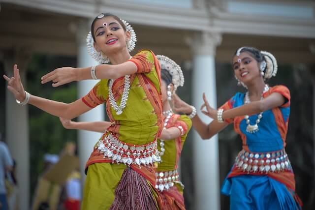 hinduism - indian dancers