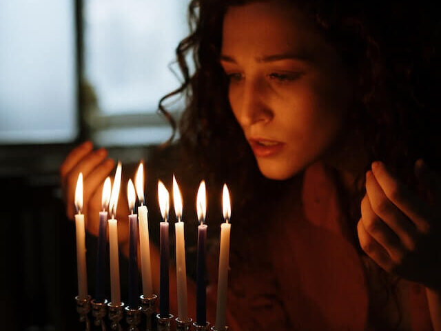 Shabbat lighting of the candles