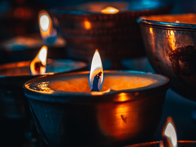 Buddhism: Candle lights