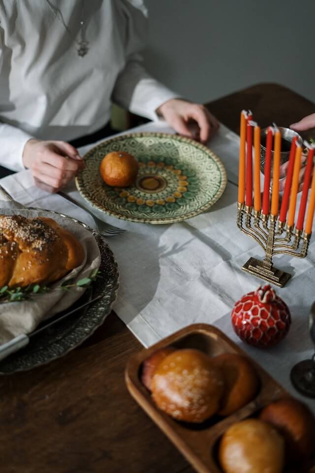 shabbat dinner - hamotzi blessing