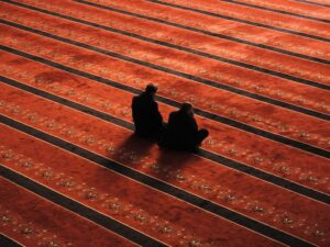 Do Muslims believe in Jesus - praying